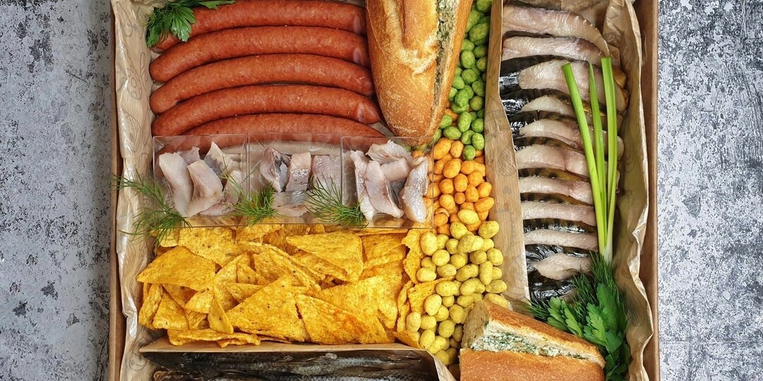 Пир для сильного пола: отпразднуем 23 февраля в офисе максимально вкусно!