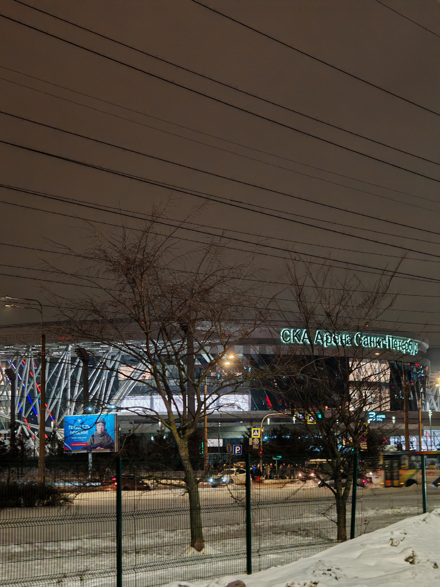 Пыталась сфотографировать комплекс со стороны, это оказалось не просто. 