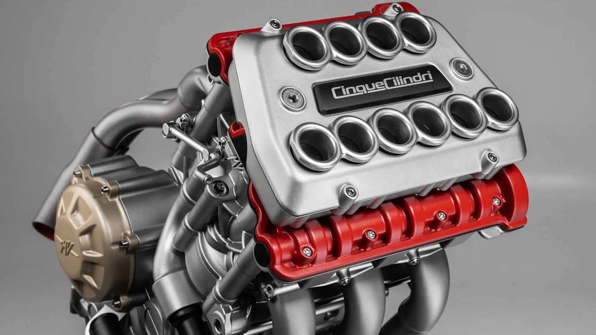 В Cinque Cilindri от MV Agusta 5 цилиндров расположены в 2 ряда. 3 спереди и 2 сзади 