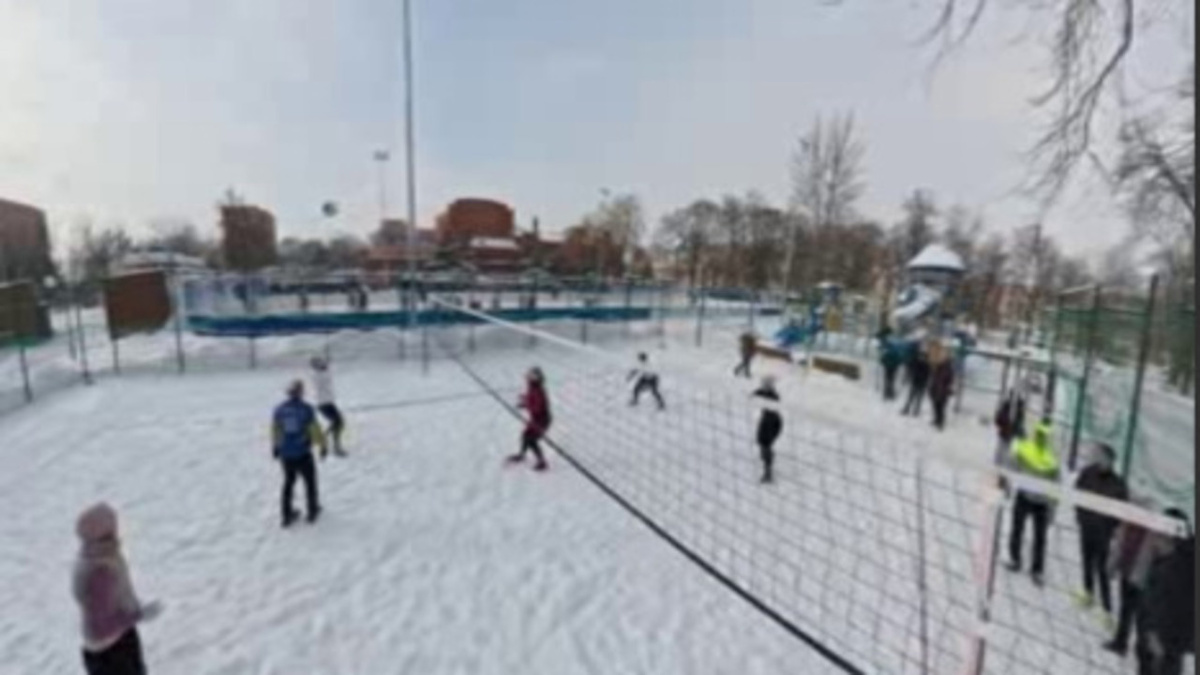    В Курске провели первый турнир по снежному волейболу