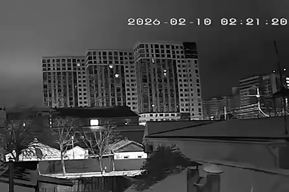    В ночь на вторник, 10 февраля, на Кубани произошло землетрясение магнитудой 4,8. Кадры ЧП фиксировали уличные камеры