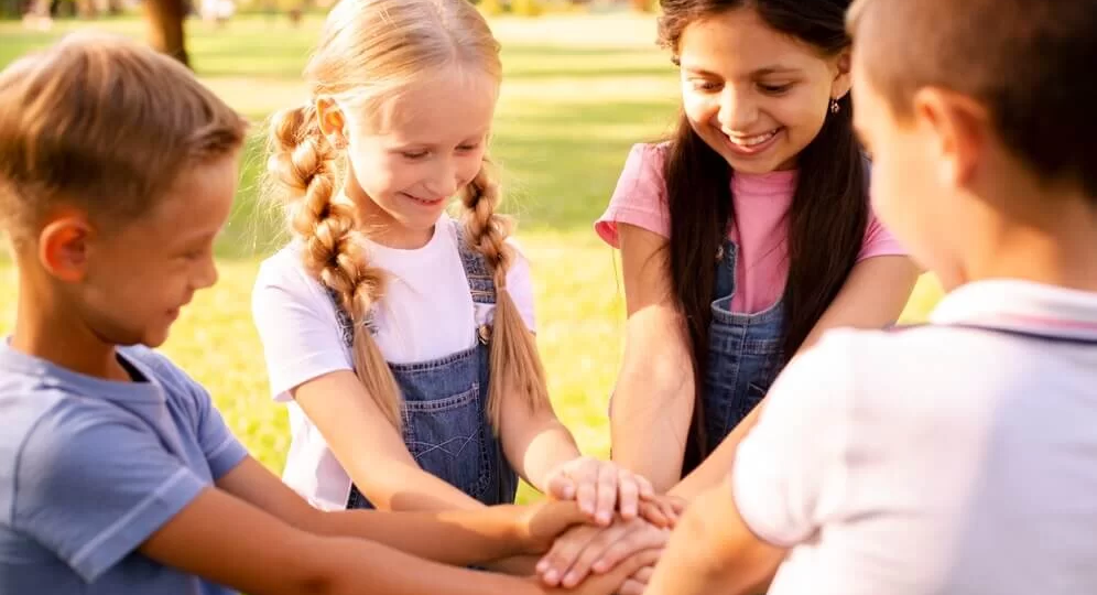 Как говорить с детьми о дружбе, чтобы они услышали