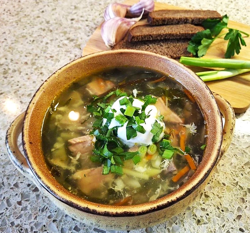 Рыбный суп с морской капустой и яйцом