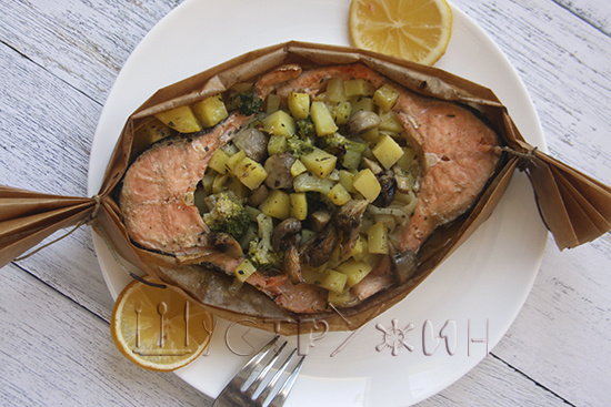 Лодочки с форелью и овощами.