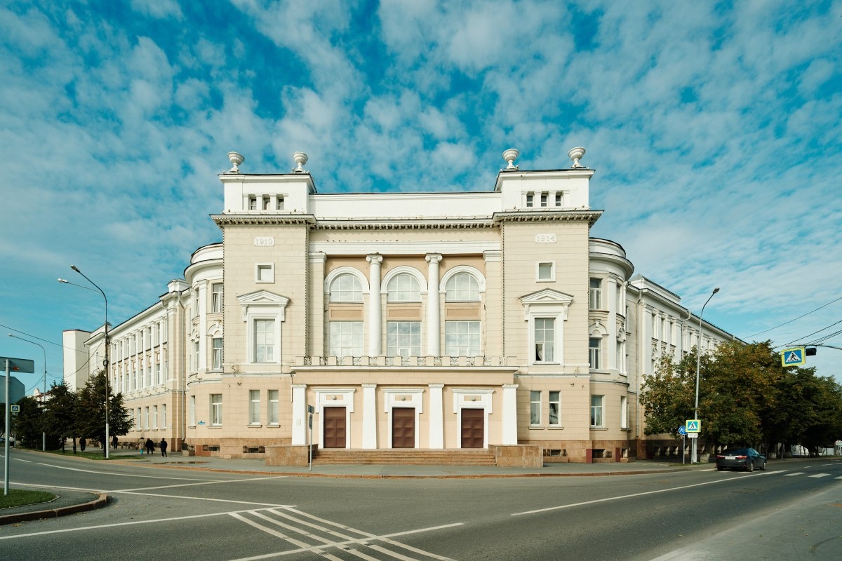 Строительный институт Тюменского индустриального университета (ТИУ). Тюмень, улица Луначарского,2. 2025 год