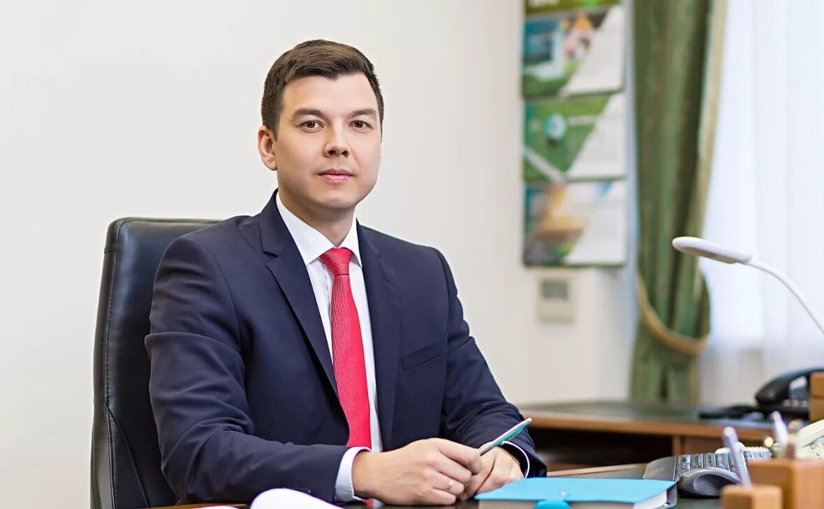 Михаил Юрин — заместитель министра промышленности и торговли РФ, в ноябре 2025 года заявил, что в 2026 и 2027 годах может продолжиться снижение уровня производства в российском лесопромышленном комплексе. 