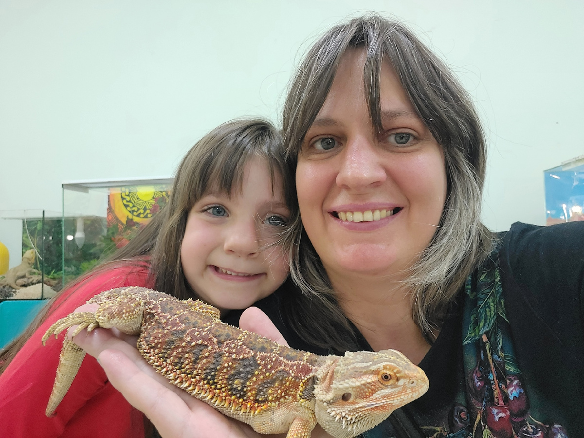 Игуана? Она явно любит позировать!