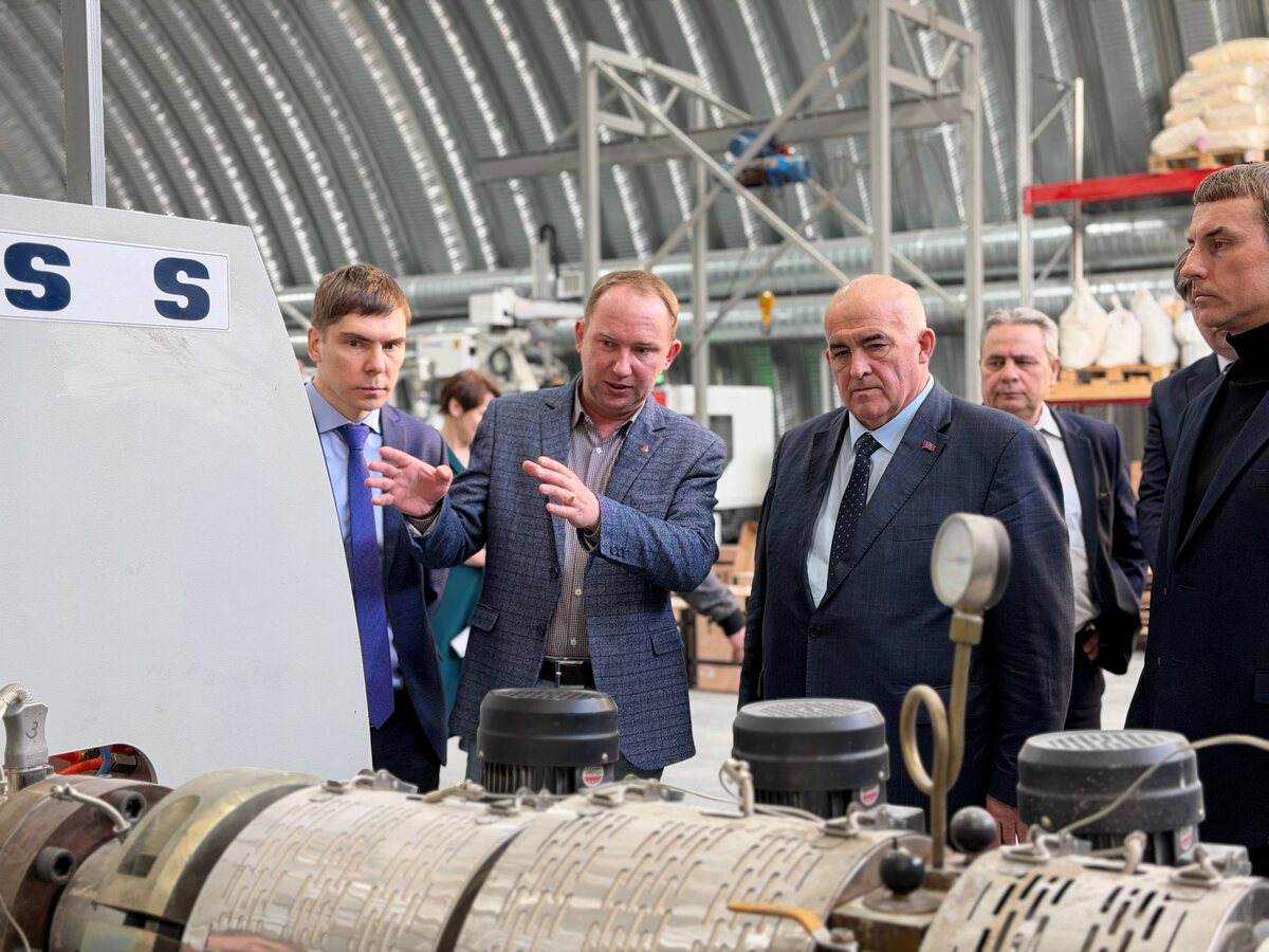   Сергей Ситников, губернатор Костромской области, поставил задачу департаменту экономического развития оказать содействие в продвижении новой продукции завода «Костромакабель» за пределами региона, а также проработать вопросы сбыта компаниям, оказывающим услуги связи в Костромской области. Источник фото: adm44.ru.