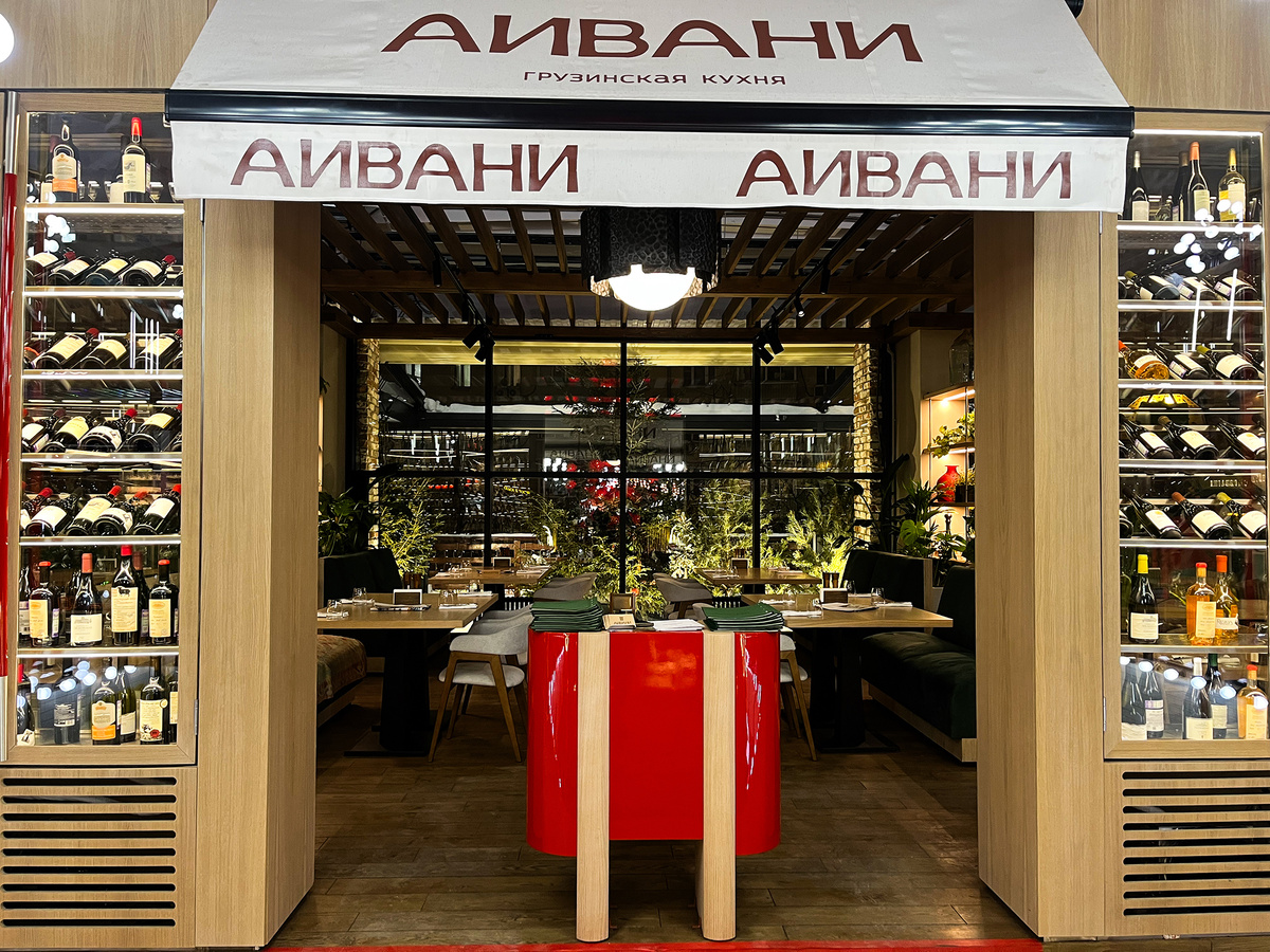 Входная группа ресторана «Аивани»