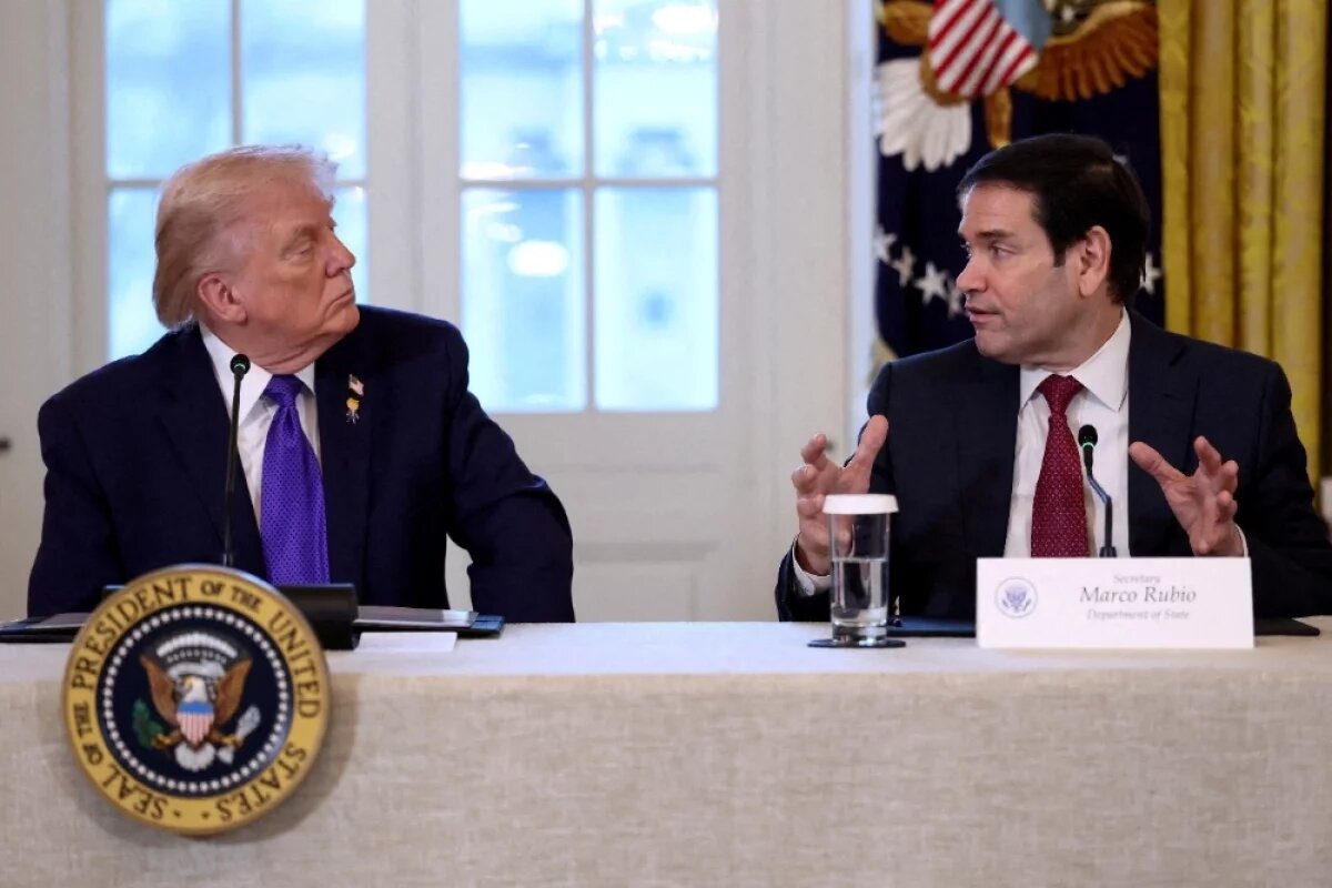    Госсекретарь США Марко Рубио стал одним из самых титулованных чиновников в истории страны после того, как президент США Дональд Трамп назначил его ещё и исполняющим обязанности своего советника по национальной безопасности.