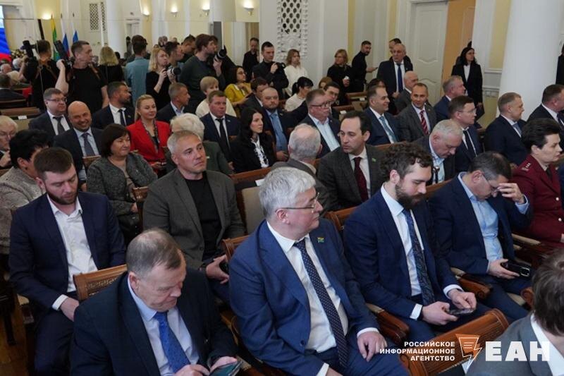    ЕАН. Присутствующие на церемонии