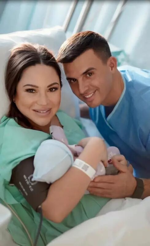    Кирилл Туриченко с супругой и первенцем. Фото: Социальные сети Кирилла.