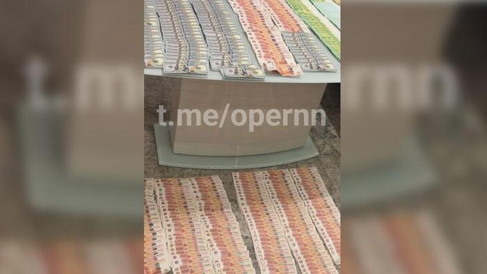 Обыски у главврача и его дочери. Фото © Telegram/ Опер пишет