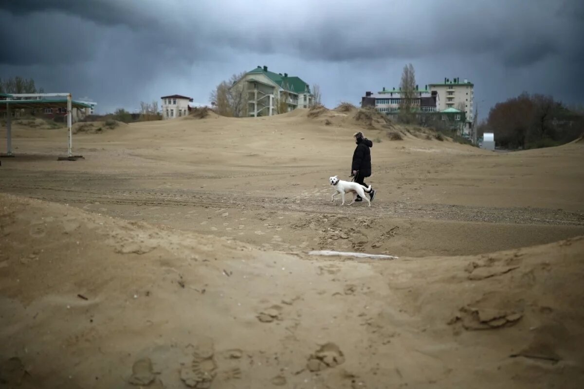    Причиной ночного землетрясения в районе Анапы и Новороссийска стала разрядка напряжения, которое накапливается в земной коре.