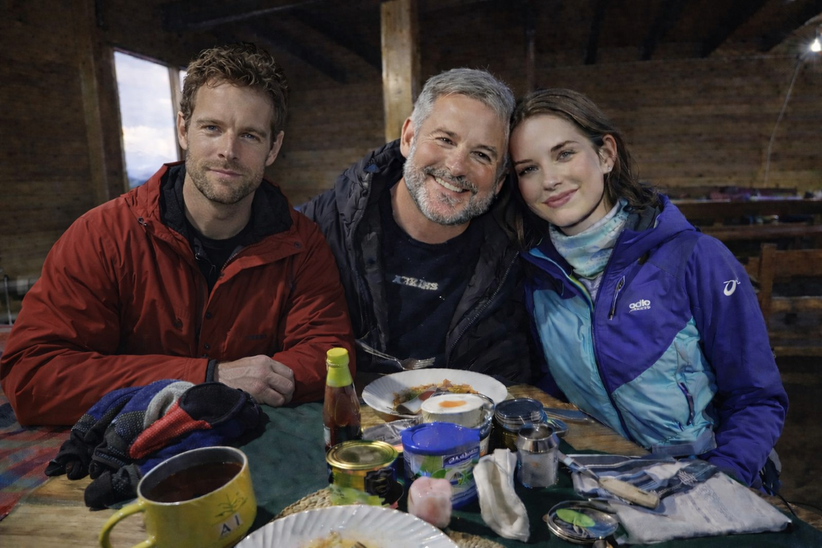 Сергей, Роман и Оля. Рисовали мы с ИИ. 