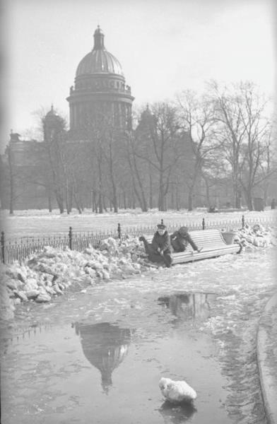 Весна в Ленинграде. Майя Окушко, 1950-е, г. Ленинград, МАММ/МДФ.
