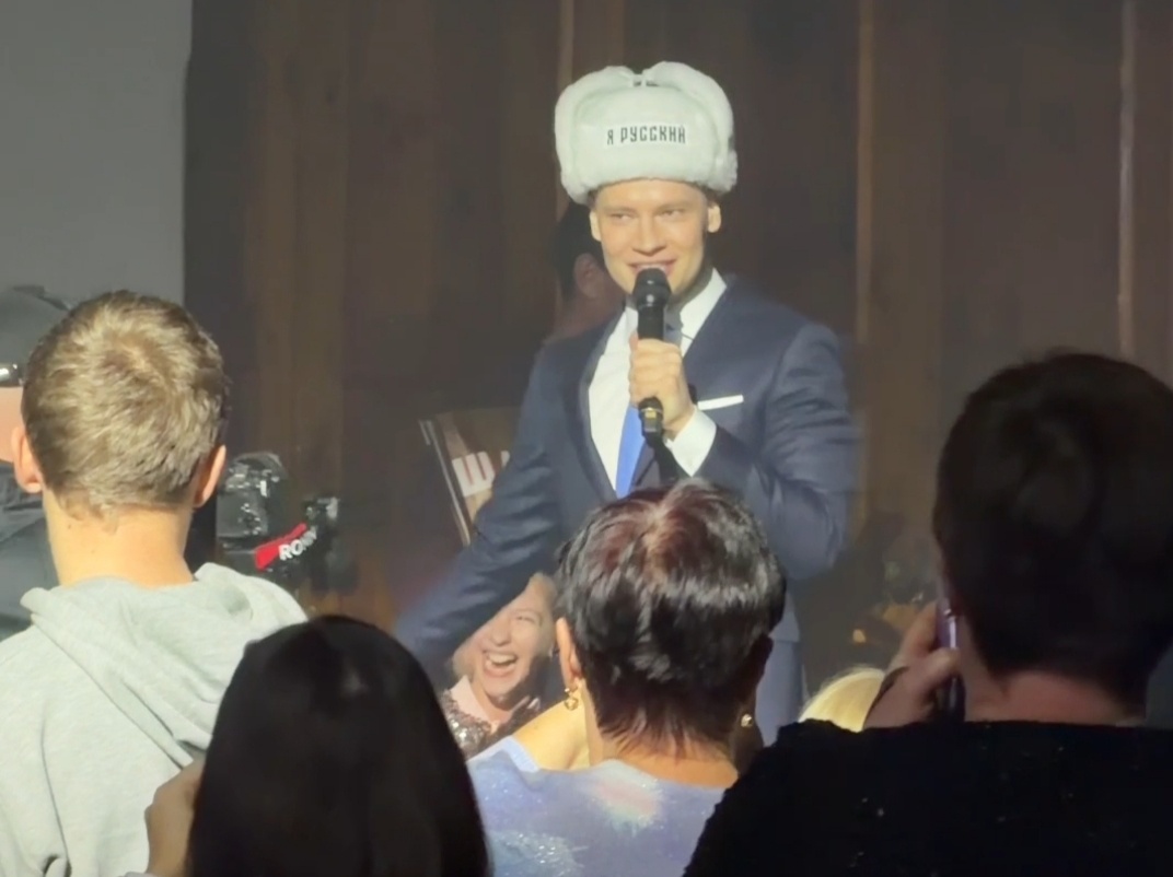 Выход SHAMAN в зрительный зал.