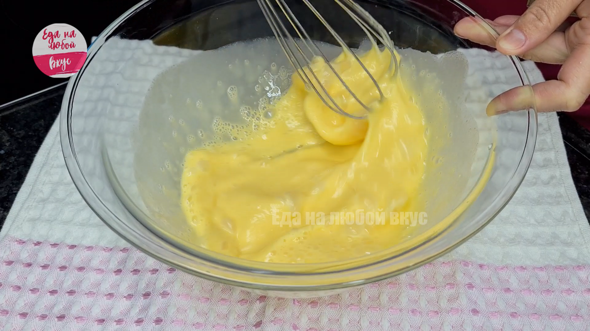  пышная яично-сметанная масса с мелкими пузырьками