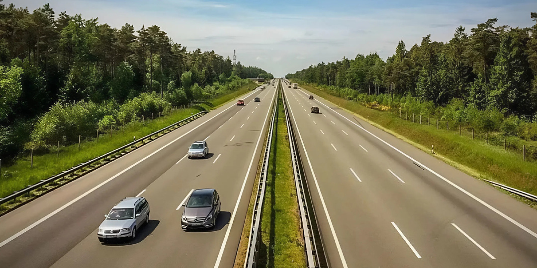 Автобаны Германии без ограничения скорости: 3 условия, почему это работает там и невозможно у нас