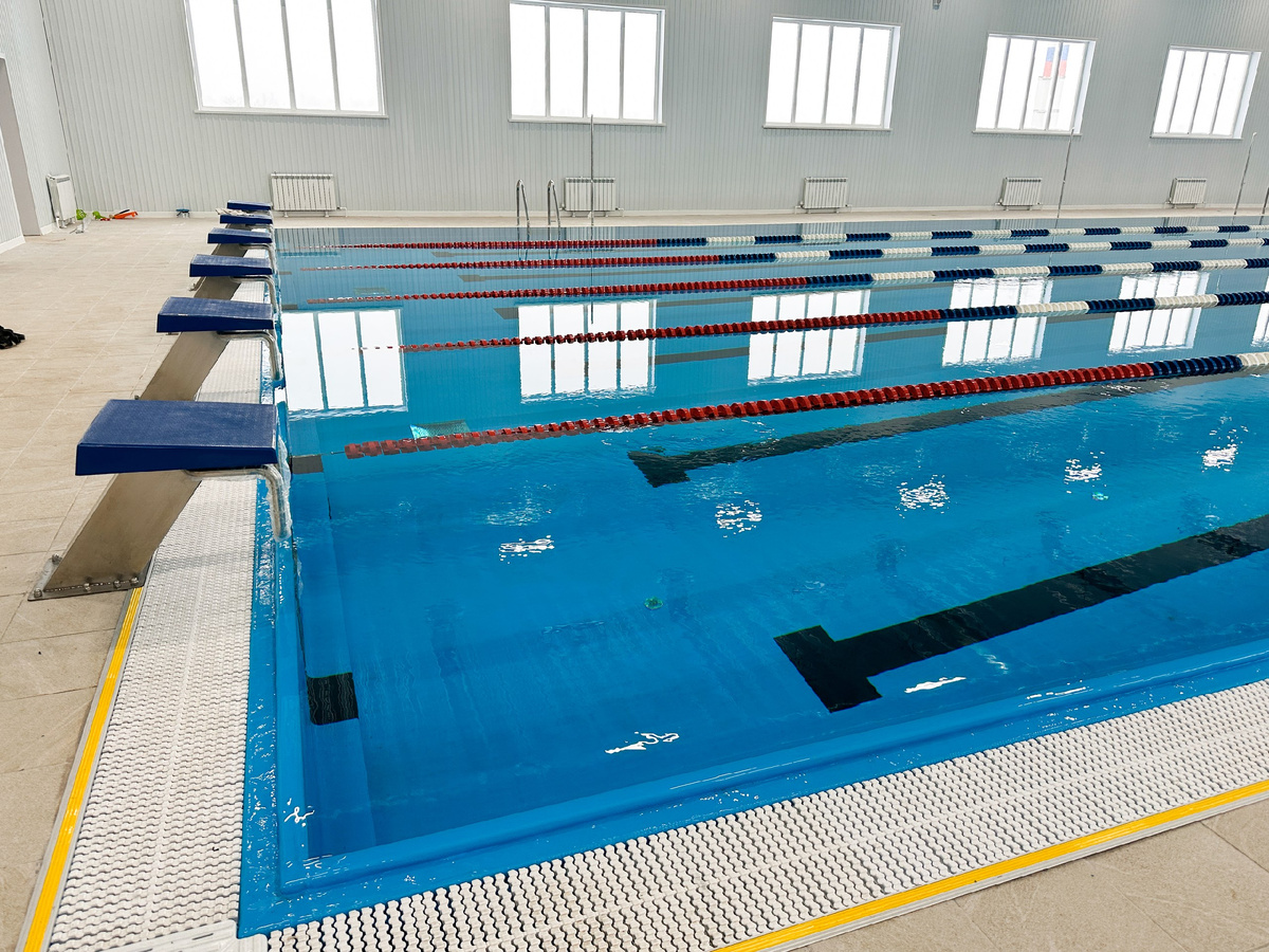 Бассейн наполнили водой уже через 18 дней после начала монтажа чаши