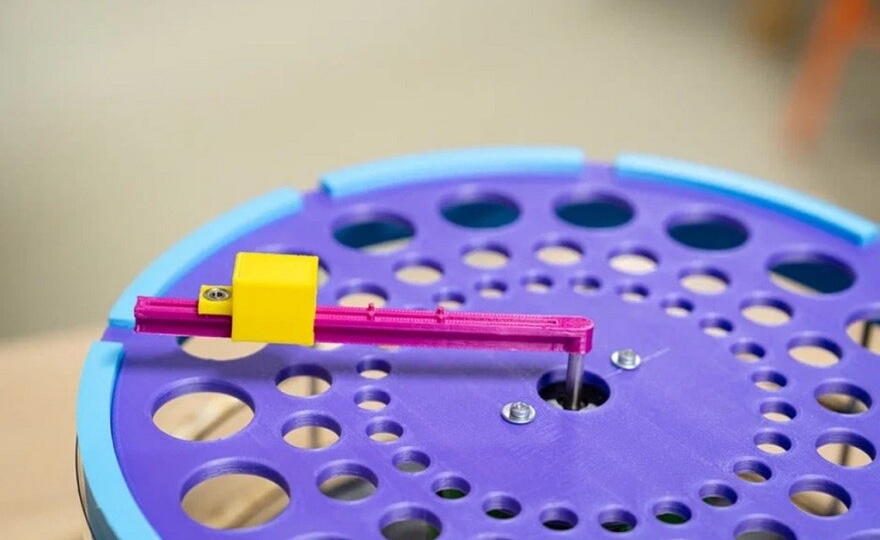 Студентки МФТИ сконструировали бюджетный прибор для автоматизации химических исследований