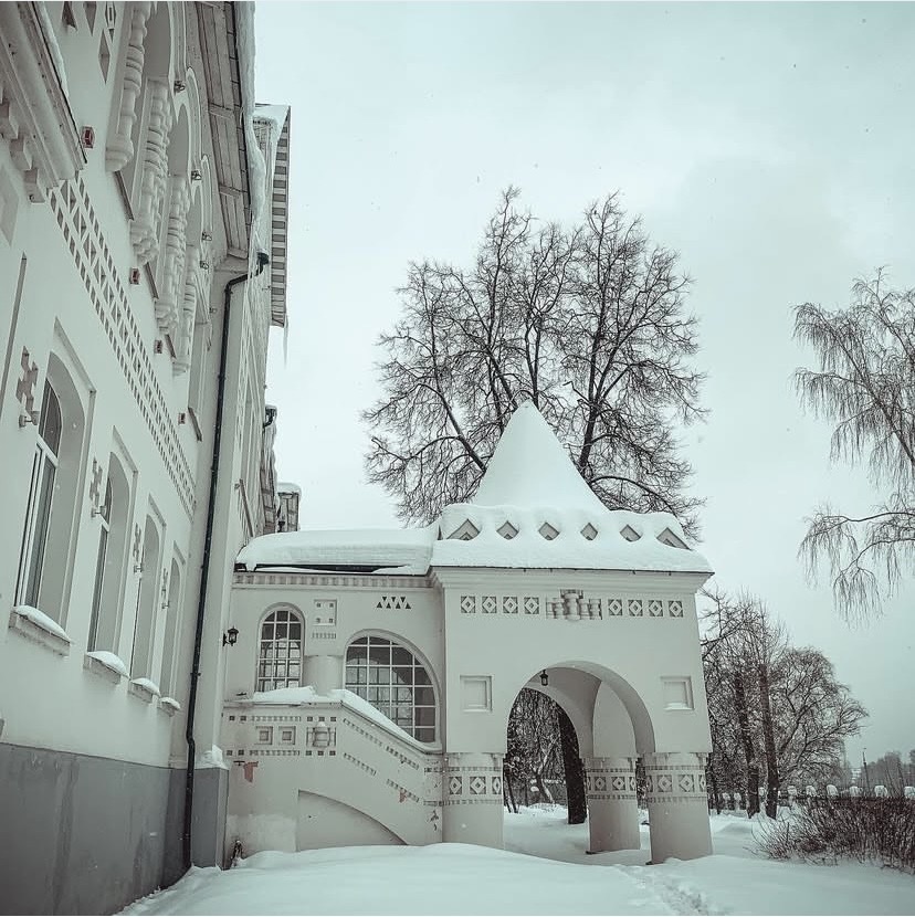 Нарядное здание БСП