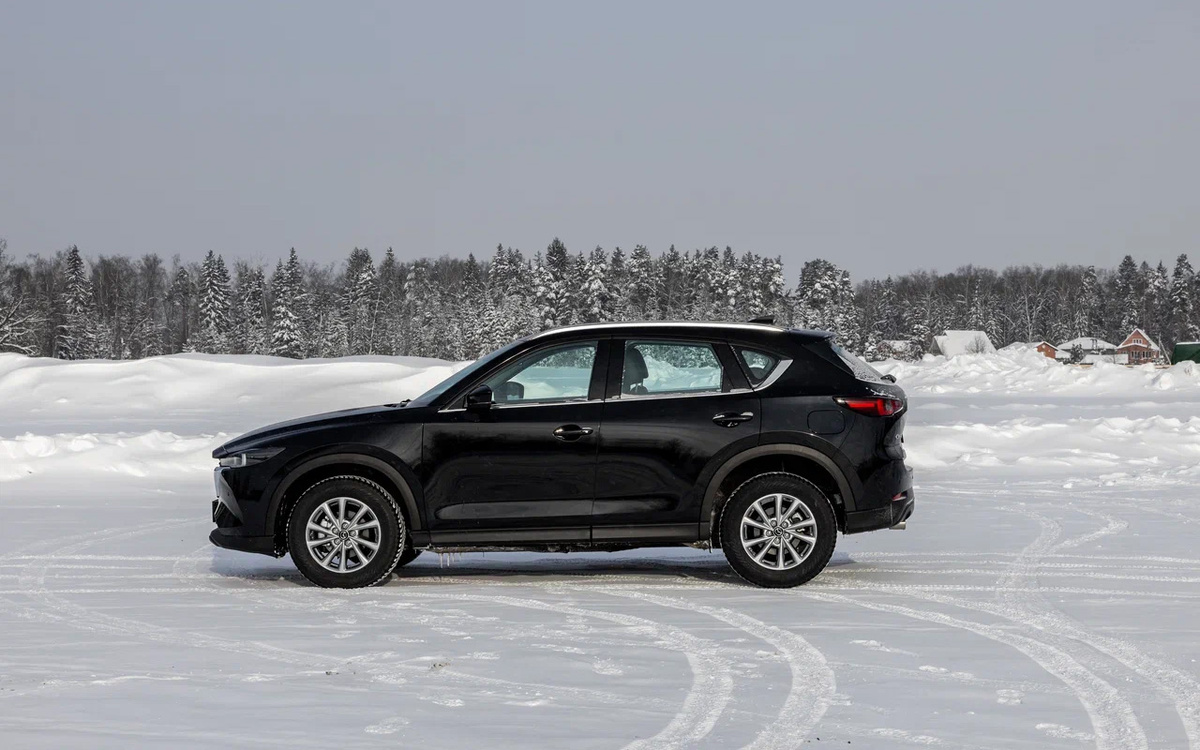 Денис Филатов для РБК📷Благодаря внушительной колесной базе в 2,7 метра в салоне Mazda CX-5 не тесно на обоих рядах, и это — не в ущерб багажнику
