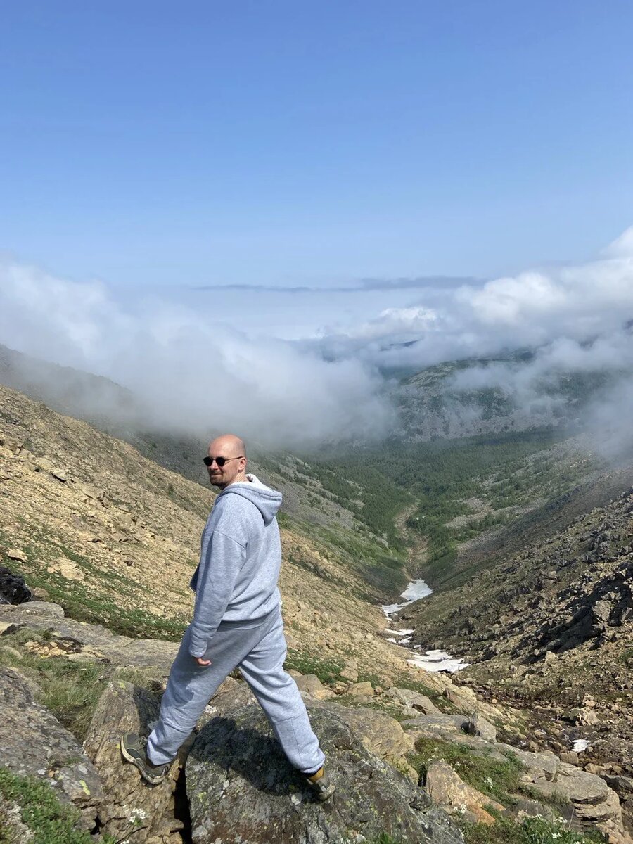 Восхождение на гору Конжаковский камень, под Карпинском в Свердловской области.