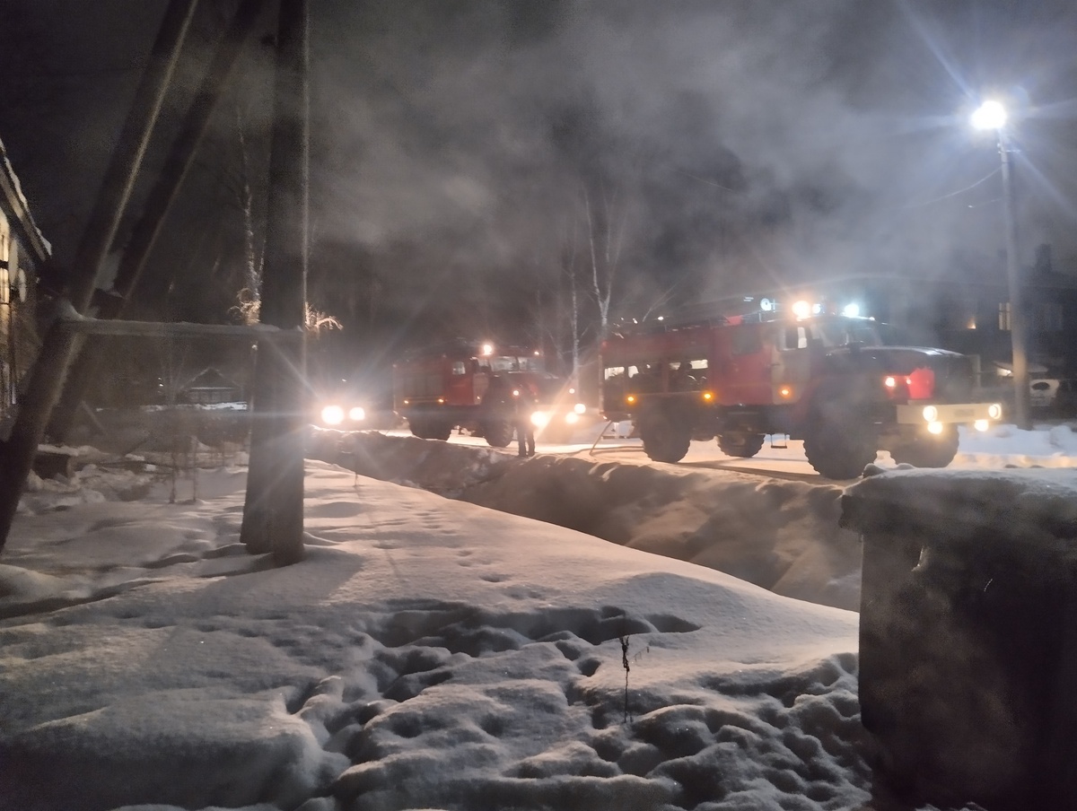    Многоквартирный дом горел в Олонце© ГКУ РК "ОПС по Олонецкому району"