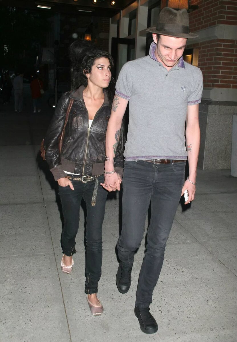 Эми Уайнхаус и Блейк Филдер-Сивил📷
