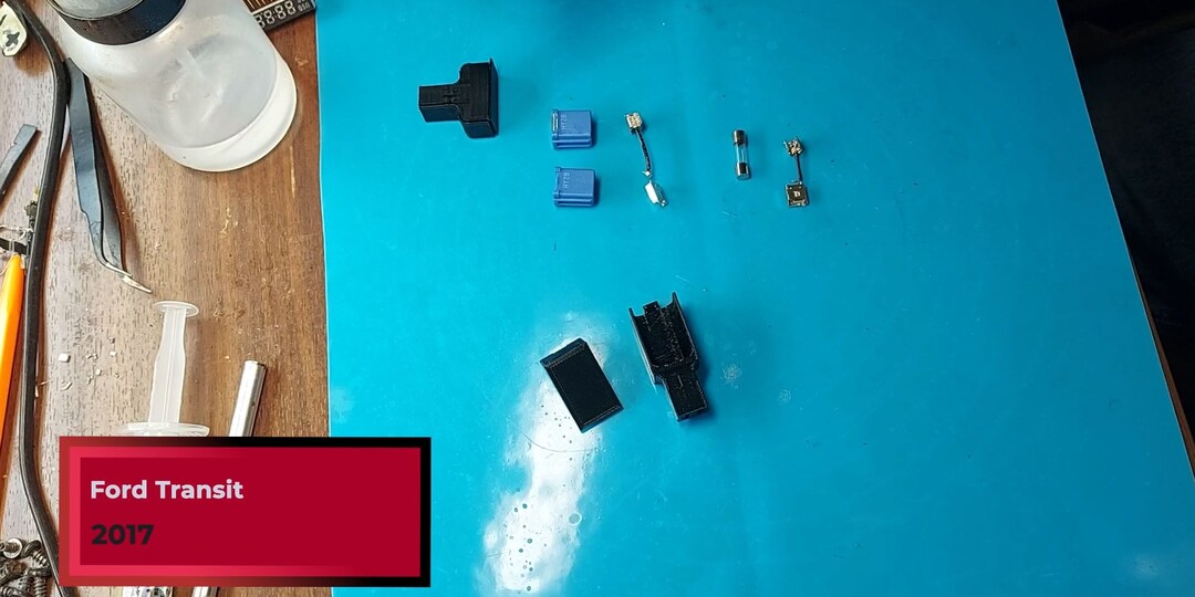 Как восстановить предохранитель на автомобиле Ford Transit 2017 года.