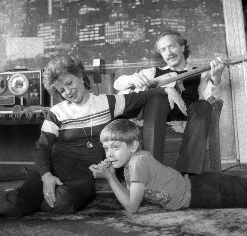 Ольга Корбут и Леонид Борткевич с сыном.