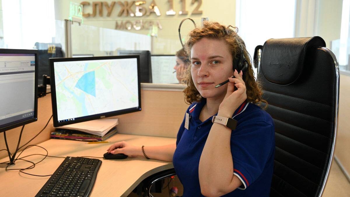    Специалист по приему и обработке экстренных вызовов «Системы 112» города Москвы Анна Лебедева / Фото: Алексей Орлов