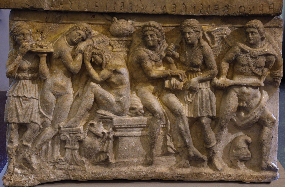 Фронтальный рельеф этрусской урны для праха со сценой «Орест и Пилад в Тавриде»