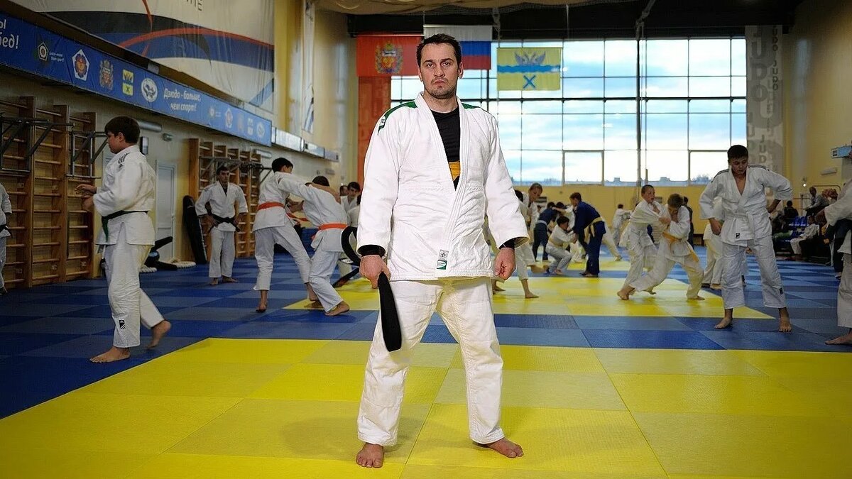 Дмитрий Носов, школа «Самбо-70», мастер спорта международного класса.
