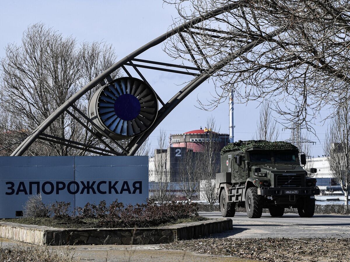    Бронеавтомобиль на территории Запорожской АЭС | © РИА Новости / Константин Михальчевский