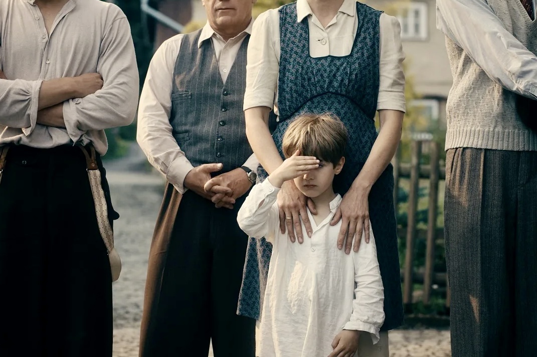 Биография, драма, военный, мелодрама. Германия, Италия, США. В главных ролях: Том Шиллинг, Себастьян Кох, Паула Бер, Саския Розендаль.