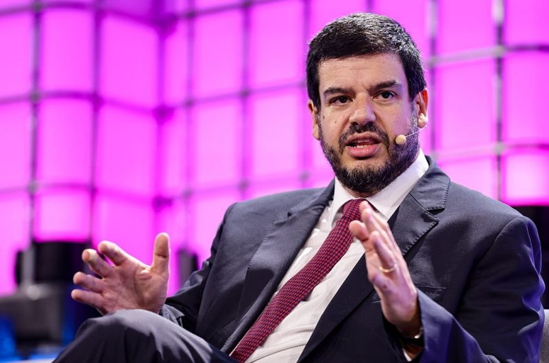 Педро Варгас Давид, председатель Euronews, на сцене во время первого дня Web Summit 2025 в Лиссабоне, Португалия (Фото Флоренсии Тан Джун/Sportsfile для Web Summit через Getty Images)