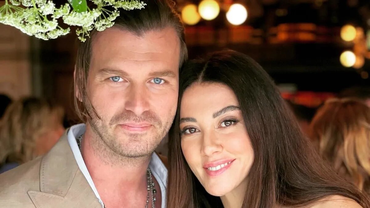 Кыванч Татлытуг с супругой. Изображение из Интернета. 