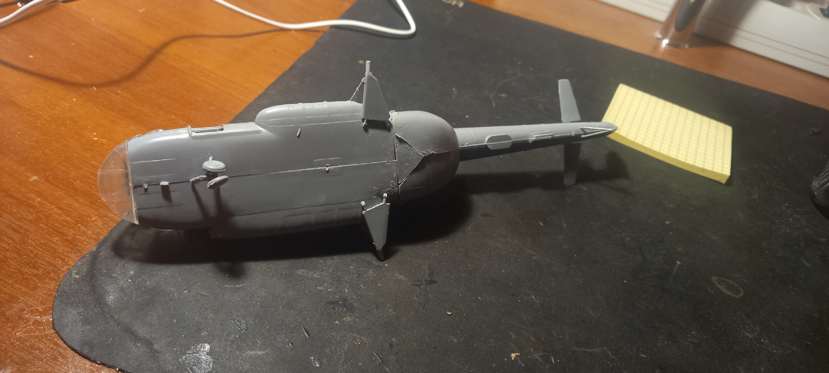 Передние и задние стоики шасси