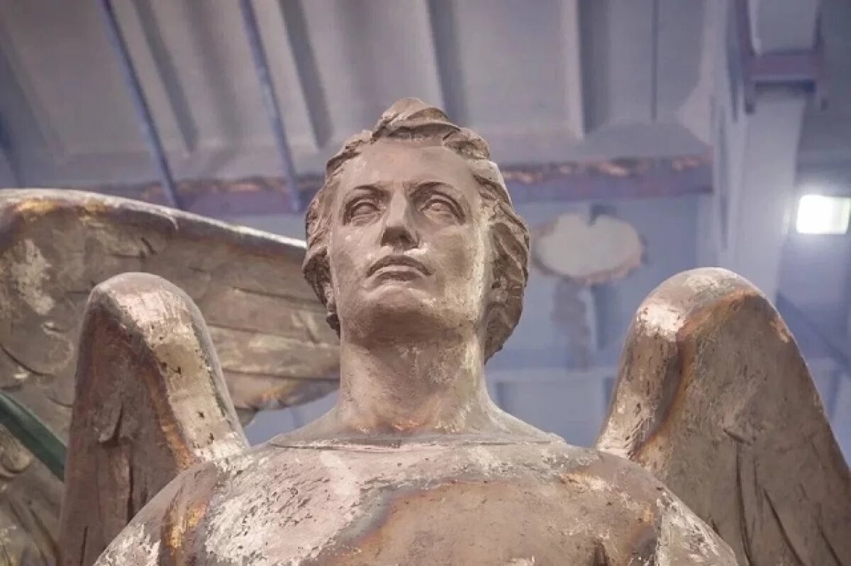    Уральские спортсмены приложили руку к созданию скульптуры архангела Михаила