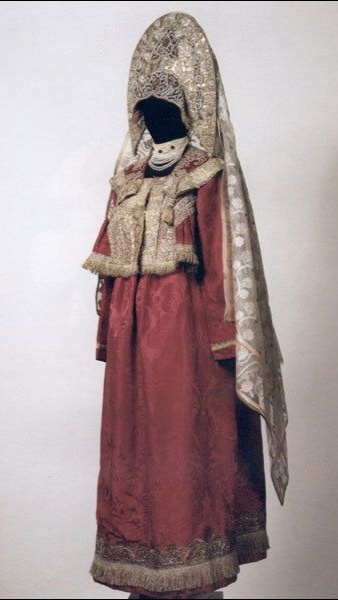 Праздничный костюм молодой замужней женщины, Костромская губерния, г. Галич, XIX век