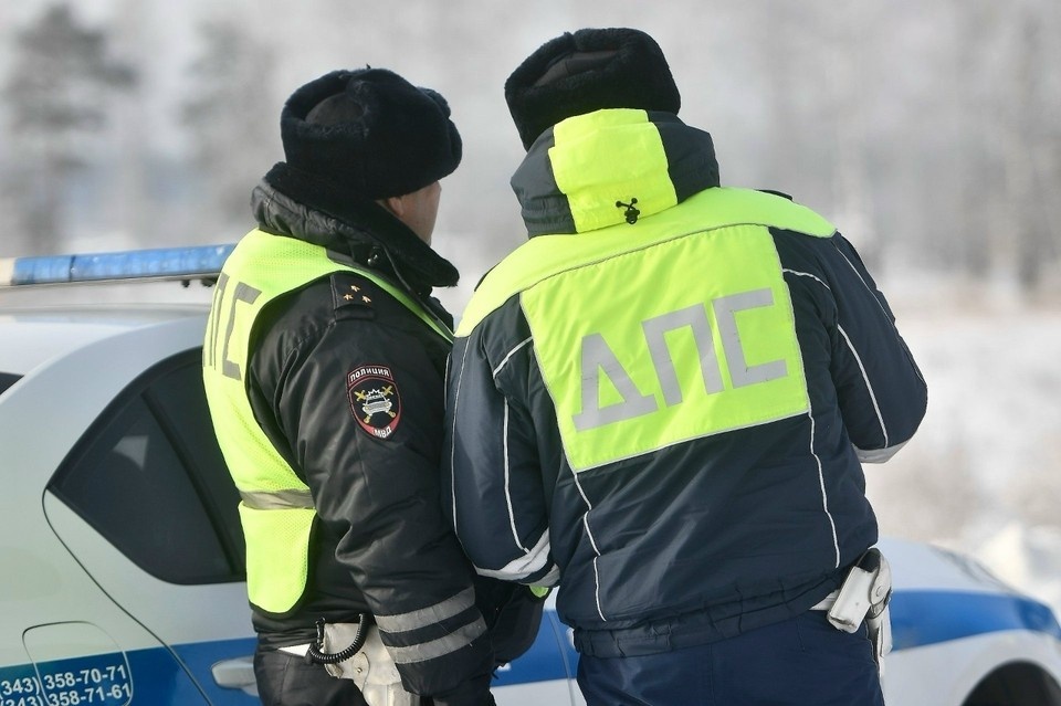    Сотрудники ГИБДД устанавливают обстоятельства смертельного ДТП на юге области Ольга ЮШКОВА