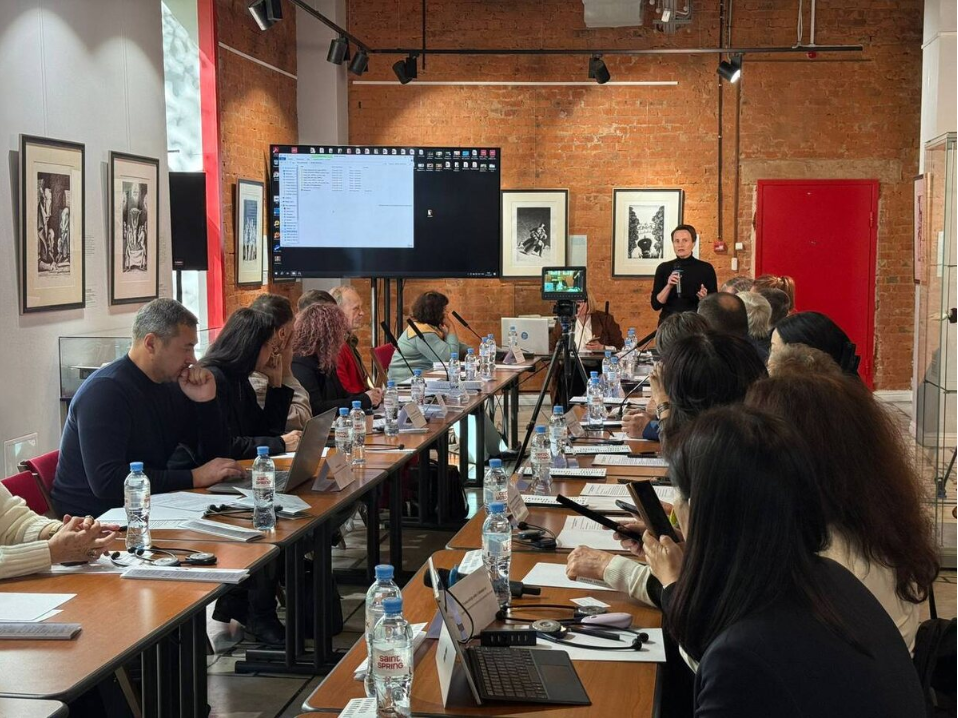 Директор Аналитического департамента Анастасия Вознесенская ГФФ открывает Круглый стол