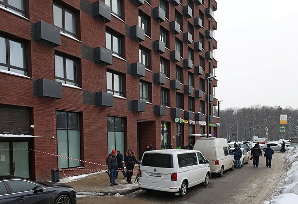    Дом, где было совершено покушение на Владимира Алексеева. Фото: Anastasia Barashkova / Reuters