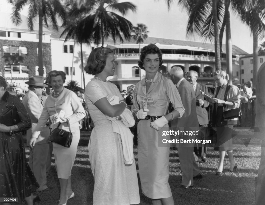 Дэниел Топпинг и Жаклин Кеннеди на ипподроме Хайалиа, Флорида. 1955 год.