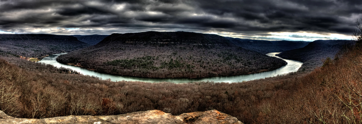 Участок ущельяТеннесси, где располагался "Кипящий котел", в настоящее время скрыт из виду из-за подъема воды в водохранилище Никаджак-Лейк