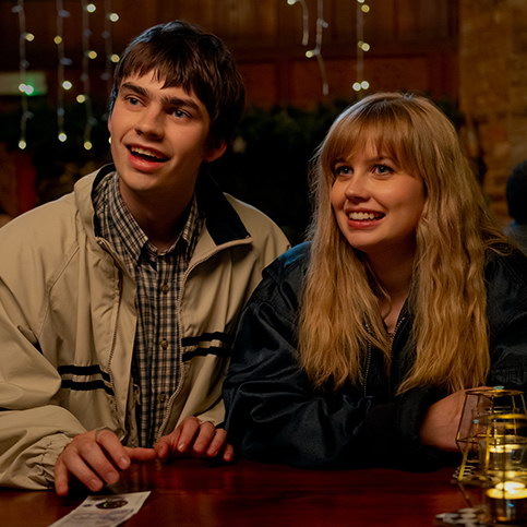     Энгаури Райс и Спайк Ферн сбиваются с ног «В поисках Эмили»