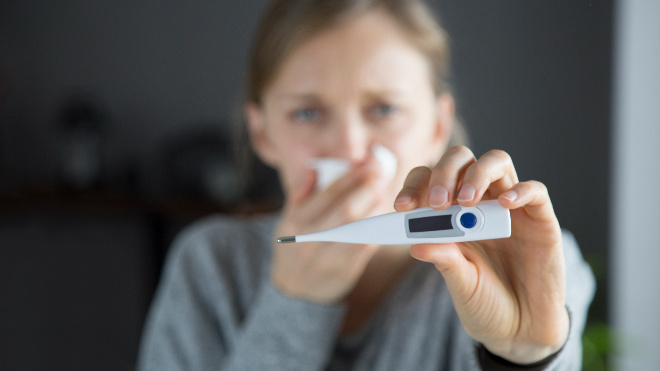 Фото: https://ru.freepik.com/free-photo/focused-image-thermometer-held-by-sick-woman-blowing-nose_4166860.htm#fromView=search&page=1&position=4&uuid=8046fba3-2eb9-48ee-8a27-41200880b08d&query=%D0%B3%D1%80%D0%B0%D0%B4%D1%83%D1%81%D0%BD%D0%B8%D0%BA