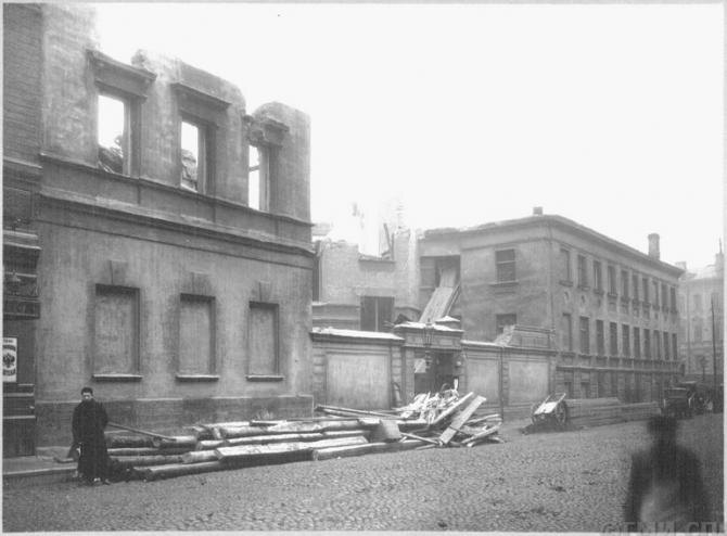 Разбор дома купца Лапиных, 1913 год. Фото: ГМИ Спб